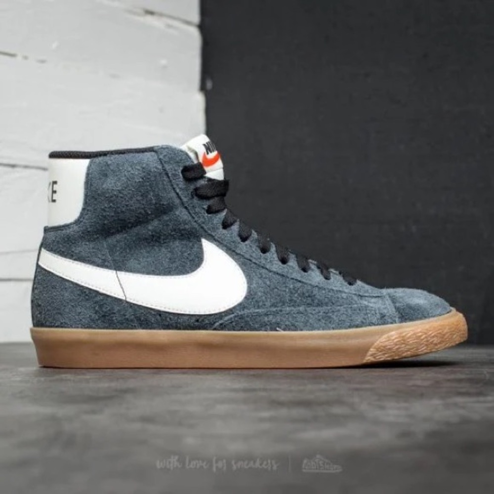 Nike Women’s Blazer Mid Vintage in Size 6.5 NEW IN BOX!